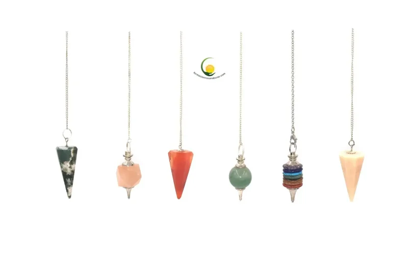 varios pendulos de minerales